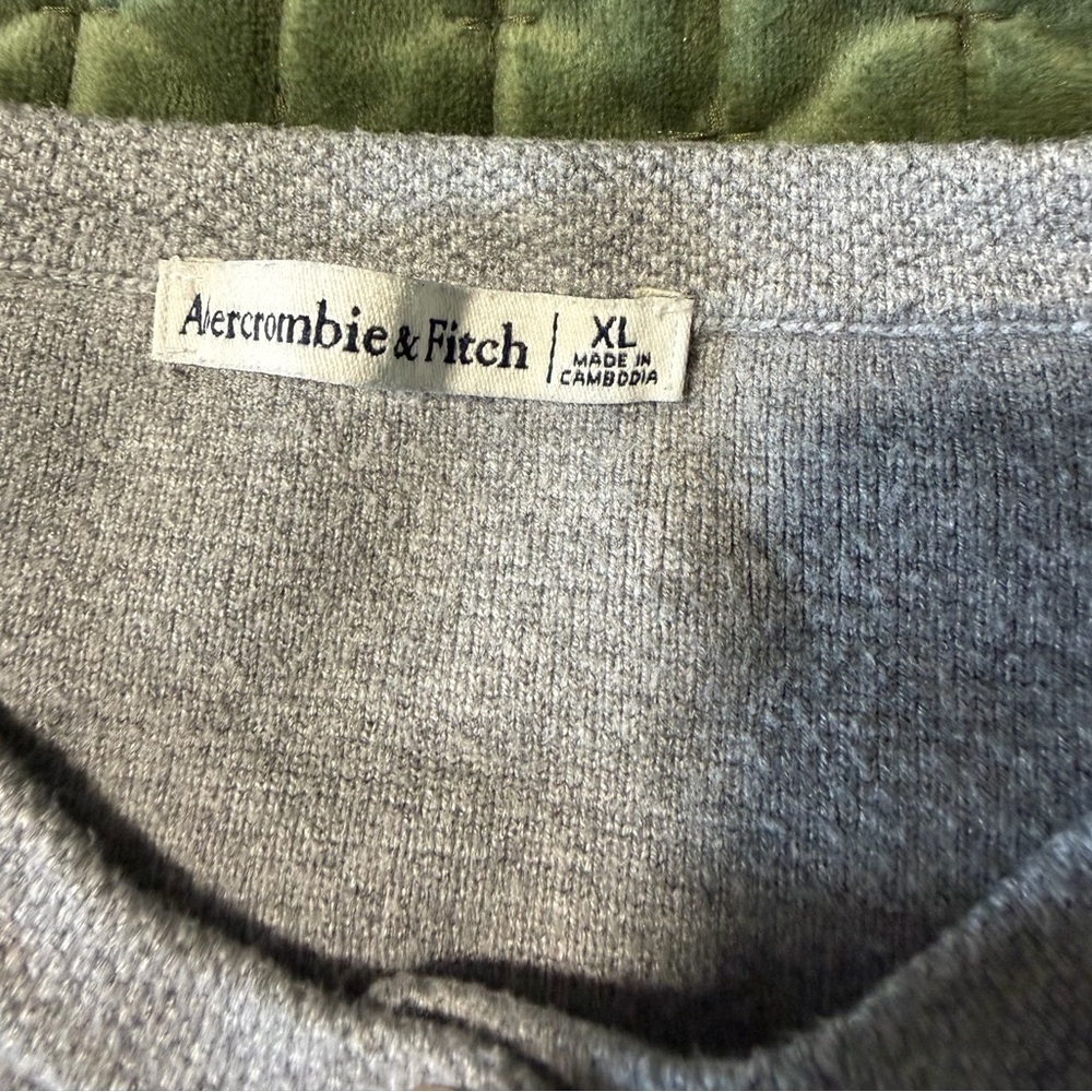 Abercrombie & Fitch grey‎ short sleeve cardigan gold buttons size XL - Picture 6 of 11